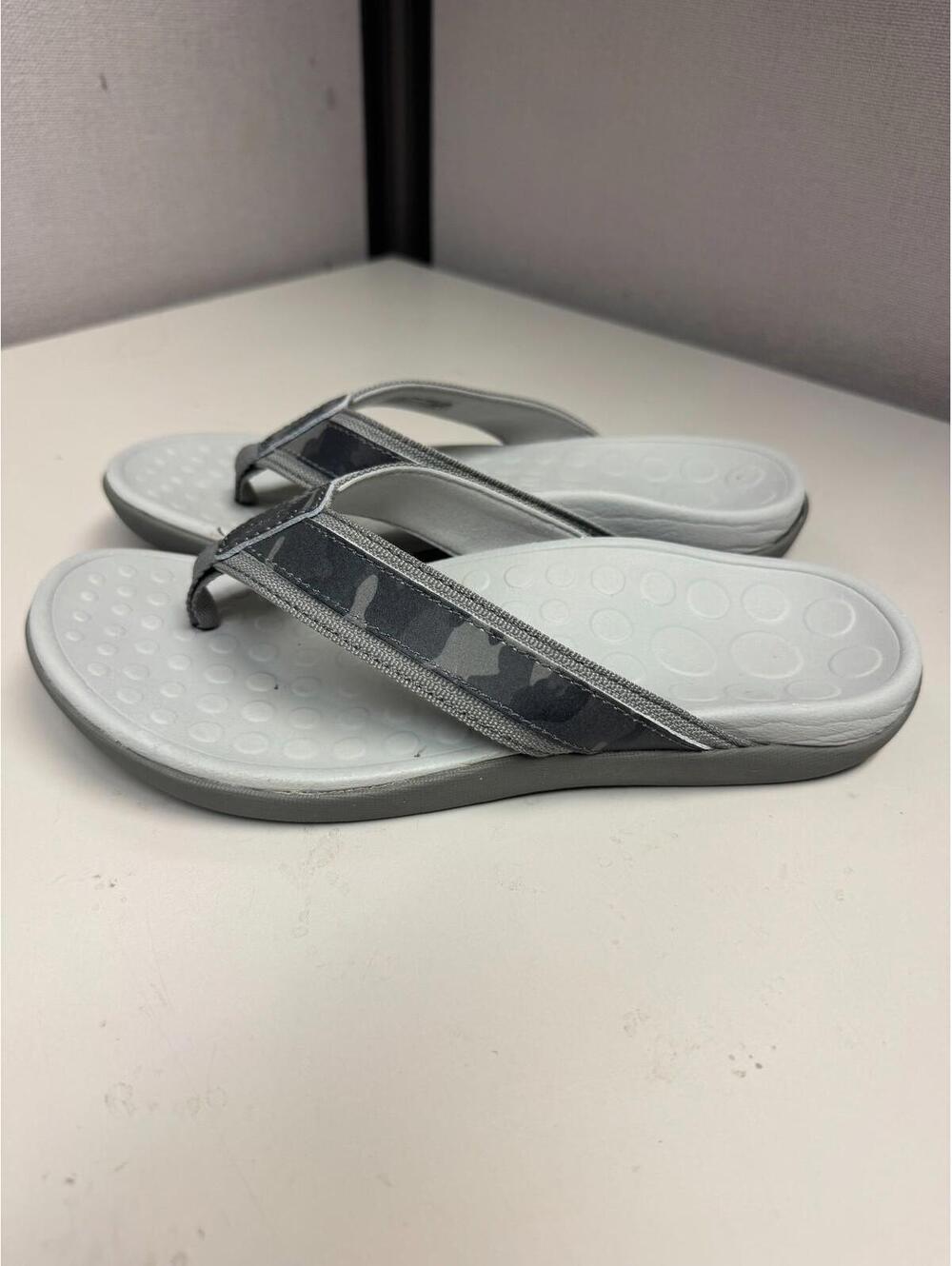 Vionic Unisex Tide Charcoal Camo Sandal Men's size 7 Women's size 9